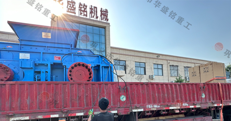 鐵礦石液壓對(duì)輥破碎機(jī)的維護(hù)成本如何？工作原理是什么？