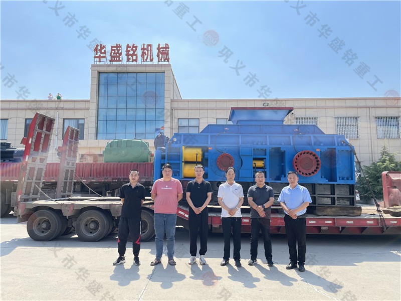 破碎河卵石用什么機(jī)器？能用大型對(duì)輥破碎機(jī)嗎？